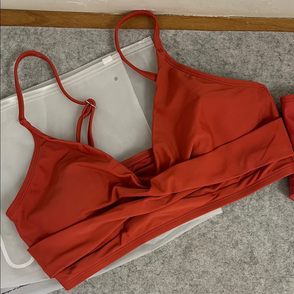 NWT Cupshe V Neck Twist Wrapped Top and Spliced High Waist bikini Size L